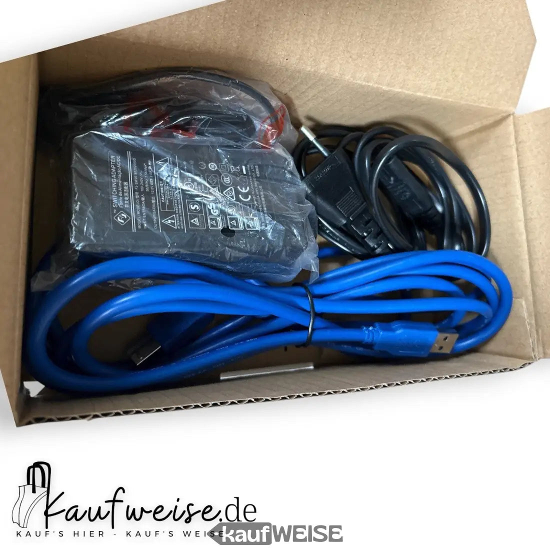 Verschiedene Kabel und Netzadapter im Karton für HuddleCamHD HC10X-GY-G3 Konferenzkamera